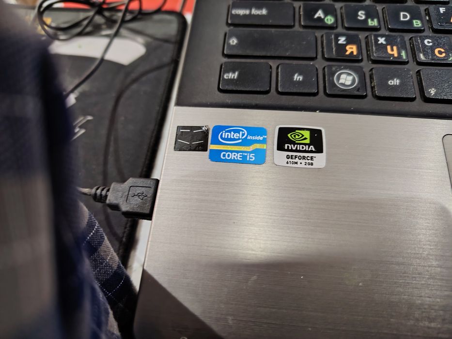 Noutbuk sotiladi Asus core i5