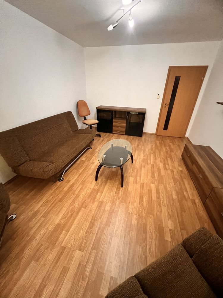 Propietar inchiriez apartament 2 camere et 1 (VOX) cu parcare privata