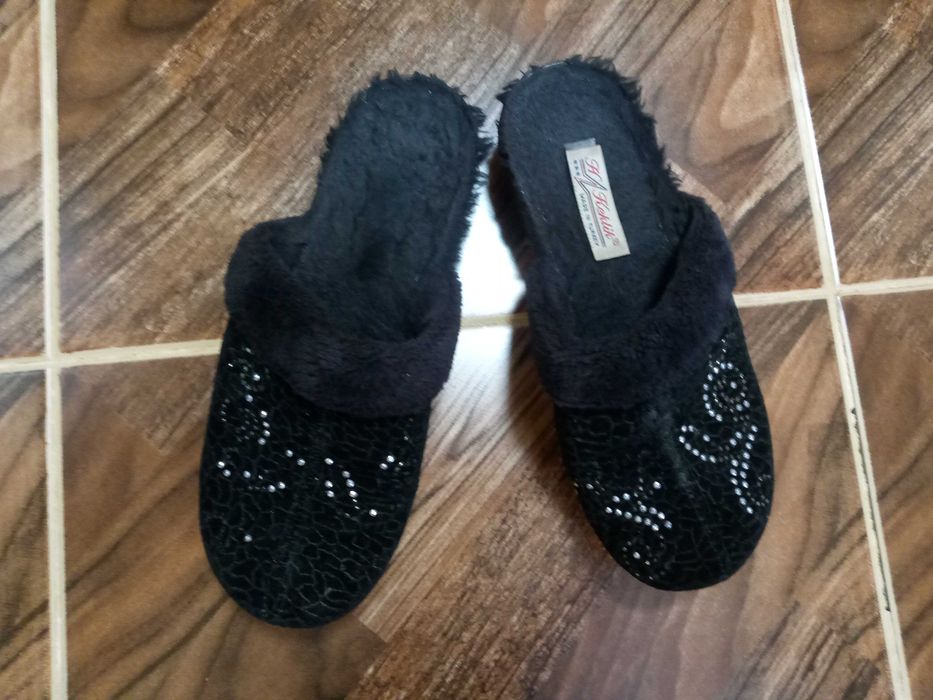 Бархат гулбахамал халат ва лозим 100 минг ва пойбзаллар БЕПУЛ