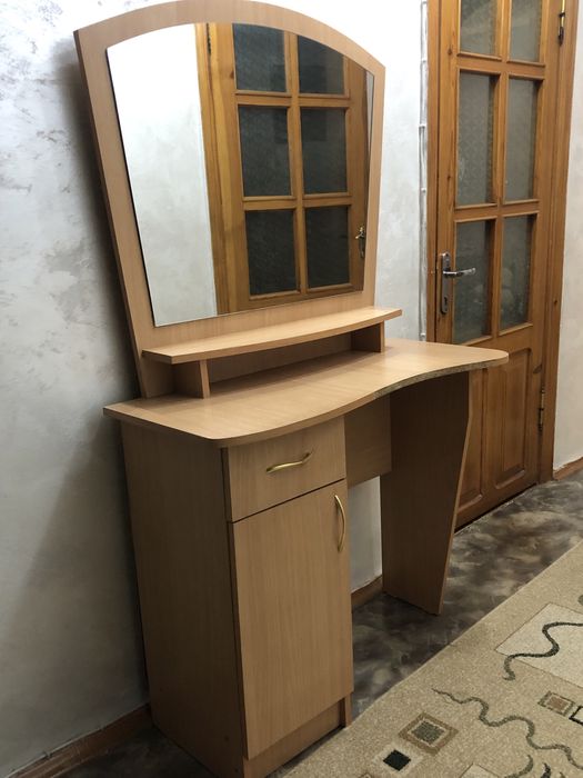 Зеркало с тумбой