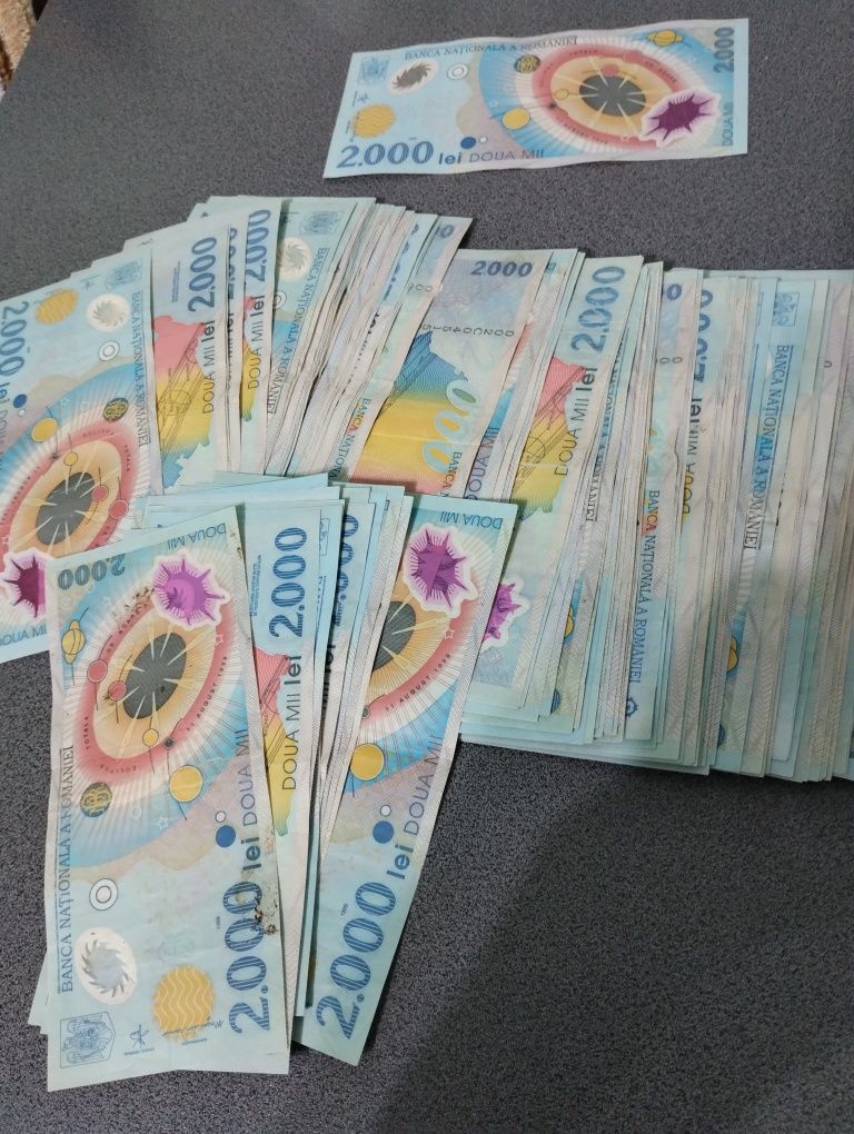 Bancnota 2000 lei eclipsa