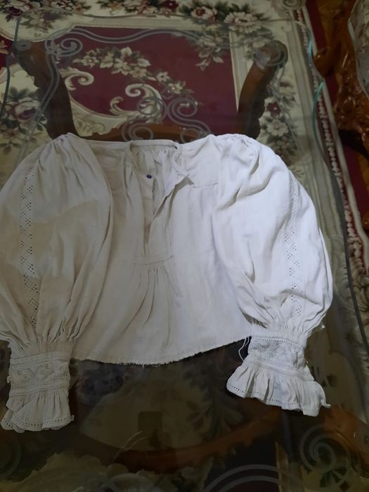 Vând haine populare