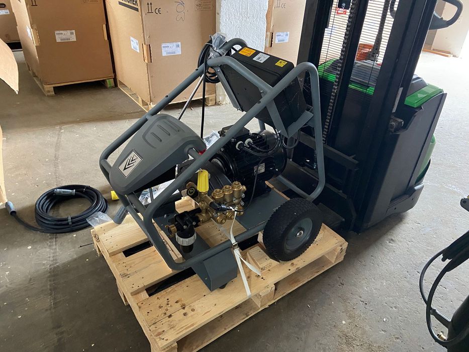 Професионална водоструйка Karcher 16/15 -4 cage