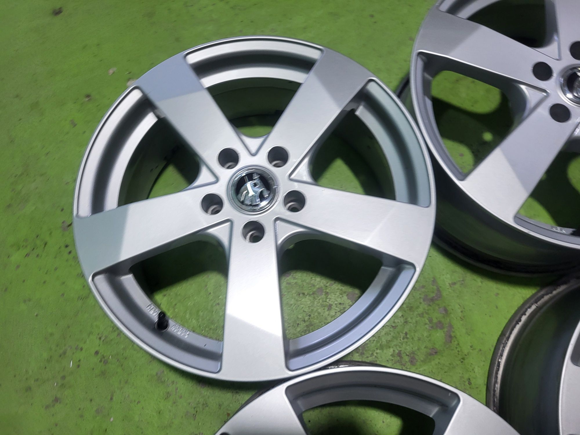 17 5x112 Skoda лети джанти 5х112