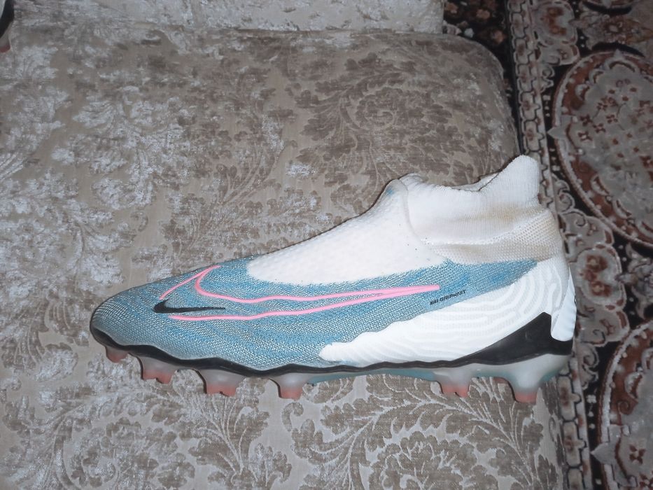Футболные бутсы Nike phantom gx