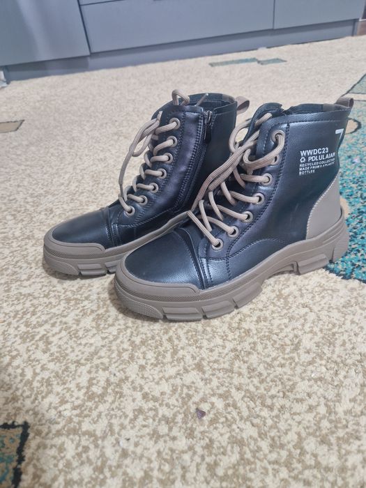 Продам мужские ботинки