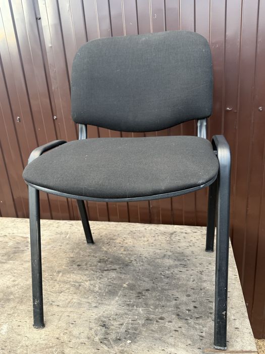 Стул офисный в хорошем состояний