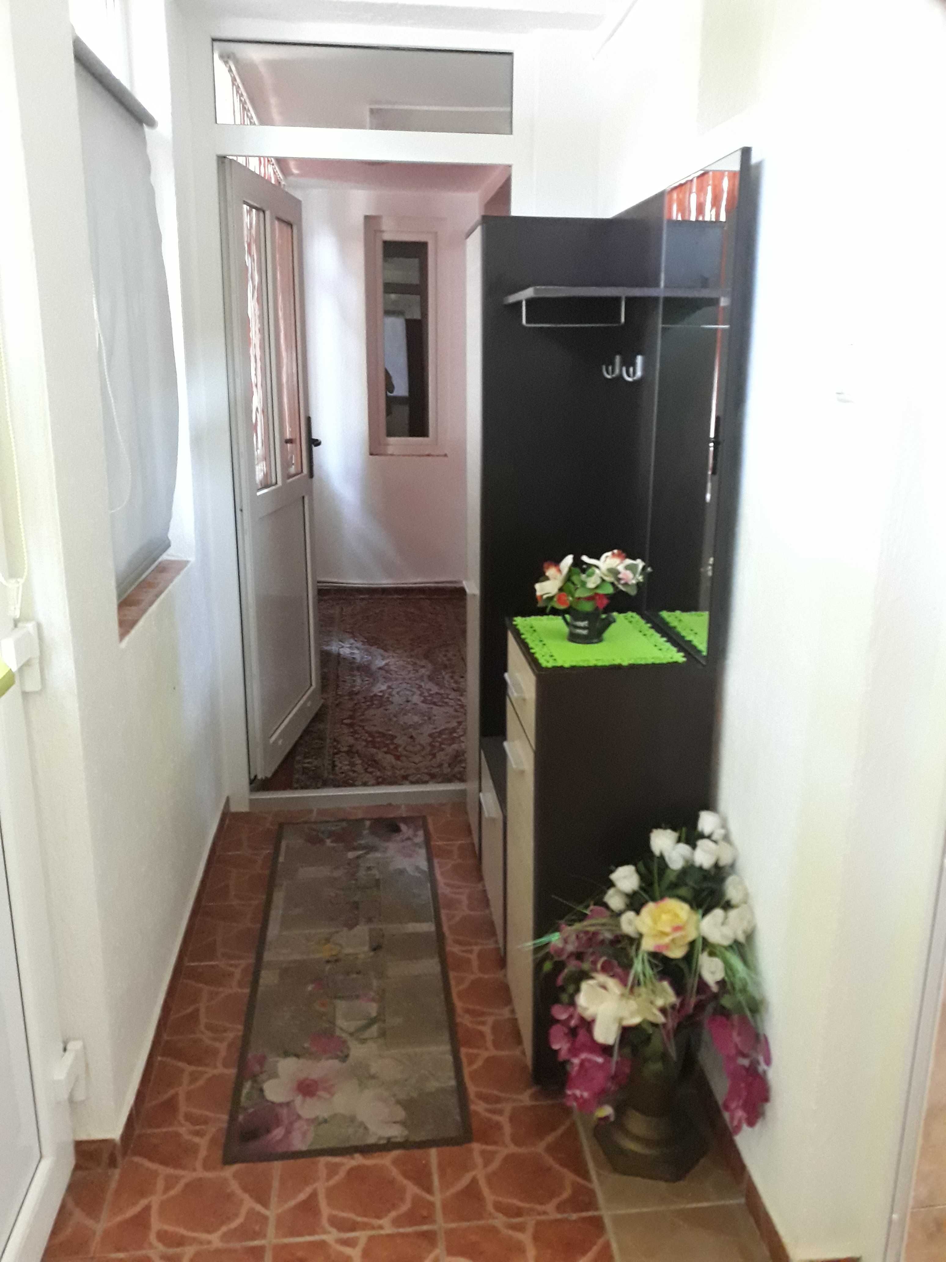 Dau in chirie apartament cu 3 camere zona Spital Judetean-Piata Somes