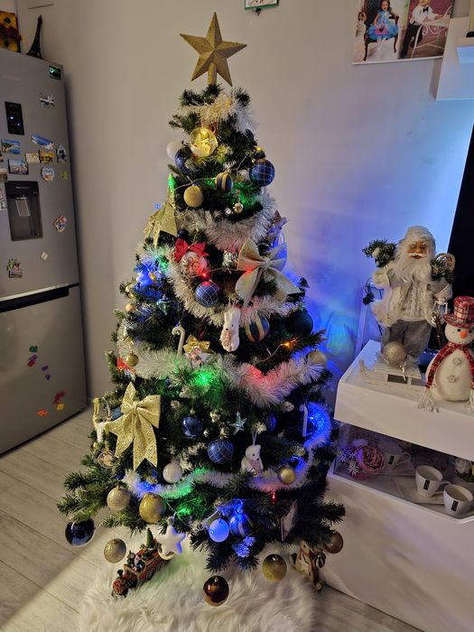 Луксозна коледна елха