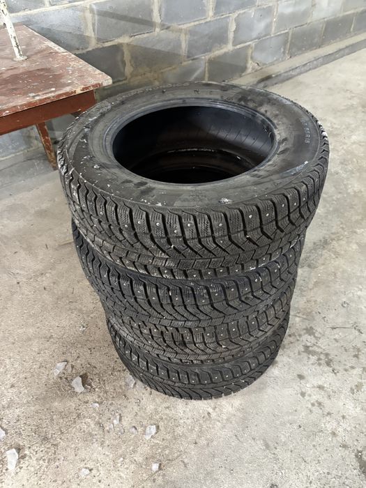 Шины зимние  шипованные R15