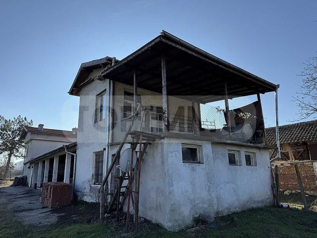 Просторна къща в село Сваленик