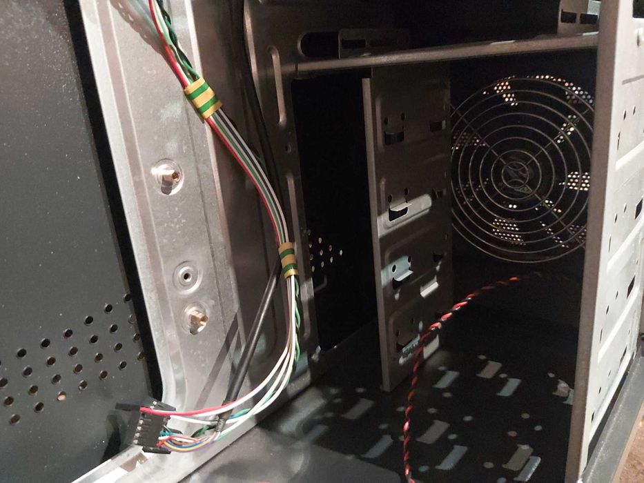 Carcasa PC marca Spacer echipata cu dvd-rw, 3 coolere si cititor