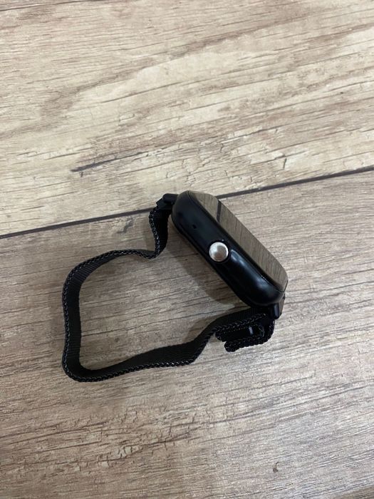 Smart watch.       Пишите на вотсап, не звонить