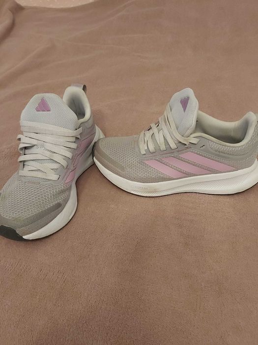 Adidași Adidas Cloudfoam – mărimea 36 (5 US / 3.5 UK)