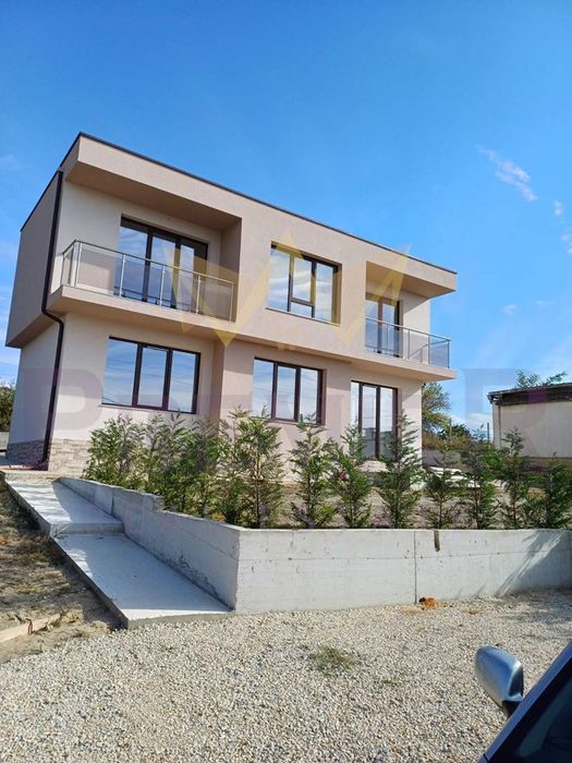 Къща в Варна-м-т Боровец - юг площ 181 кв.м.