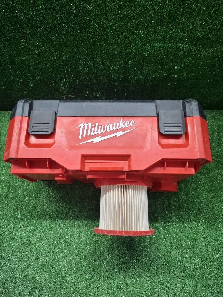 Прахосмукачка на Milwaukee M18 VC-2