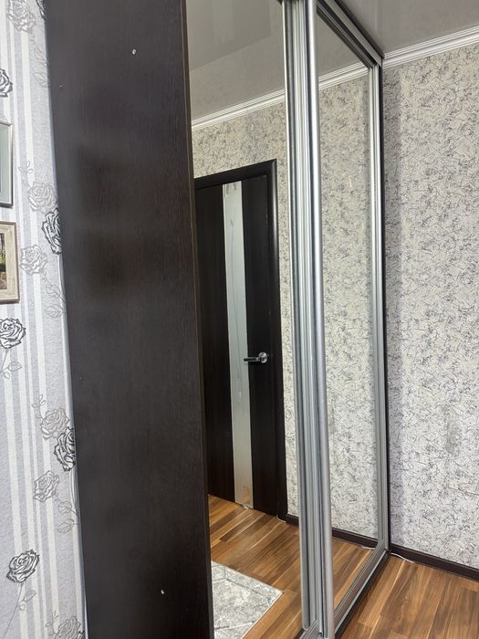 Продам шкаф купе зеркальный