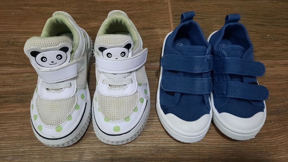 Три чифта детски обувки