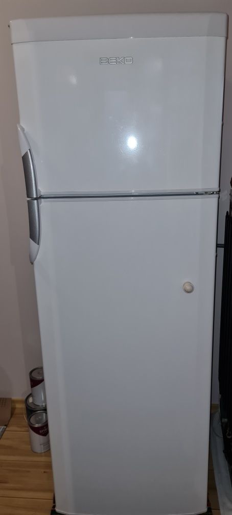 Хладилник BEKO 320л.