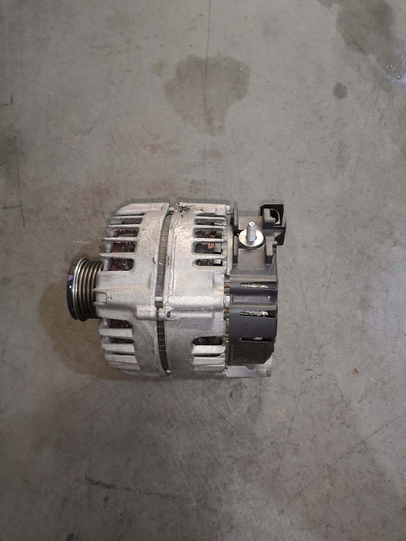 Alternator 220A 3.0 bmw x3 x4 f25 f26 2016 pe original fără defecte