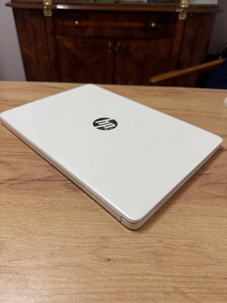Hp новтбук Ryzen3 12/256