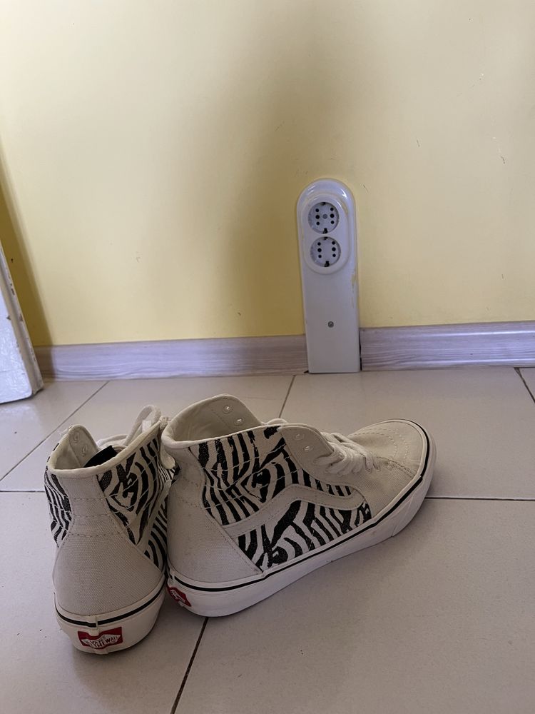 Мъжки маратонки Adidas и Vans.