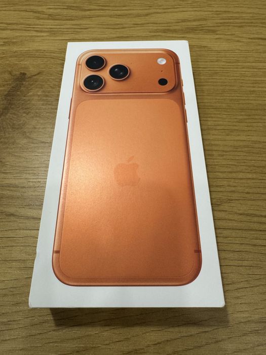 IPhone 17 pro max 256 orange