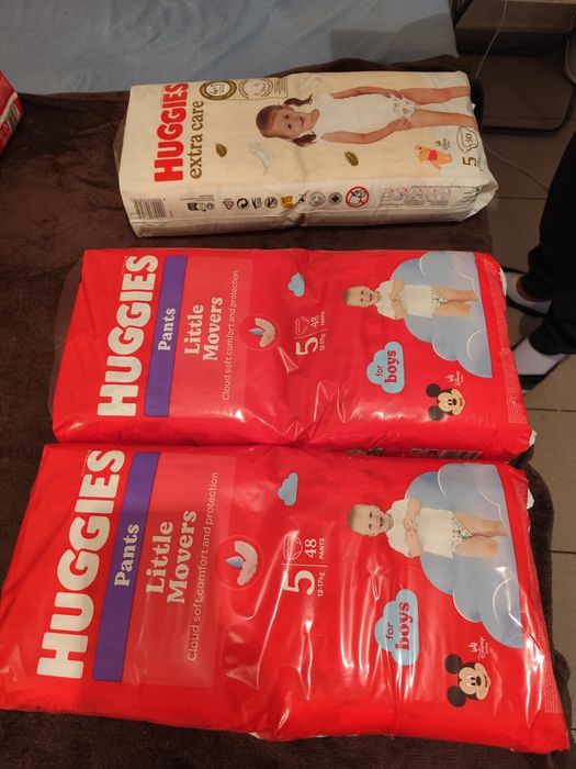Pampers Huggies Nr 4 și 5