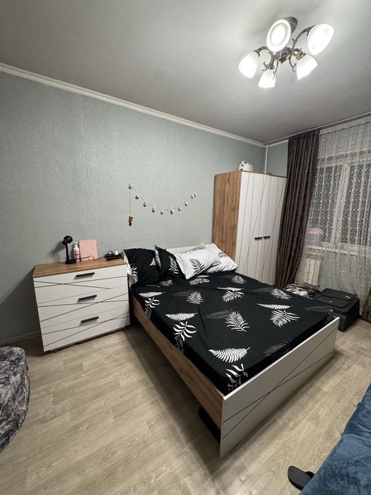 Продам спальный гарнитур с матрасом