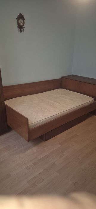 Двойно легло с ракла и гардероб.