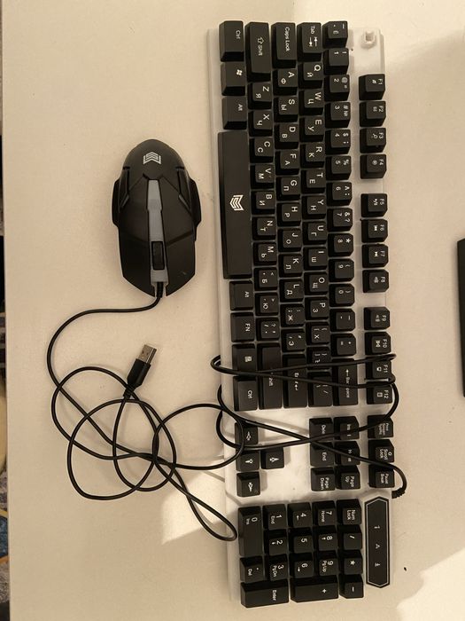 Клавиатура с мышкой вместе