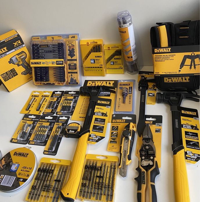 Импакт / Винтоверт DeWALT DCF887 18V XR + Батерия , Зарядно и Чанта