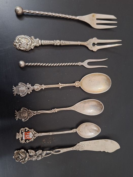 Сребърни старинни прибори