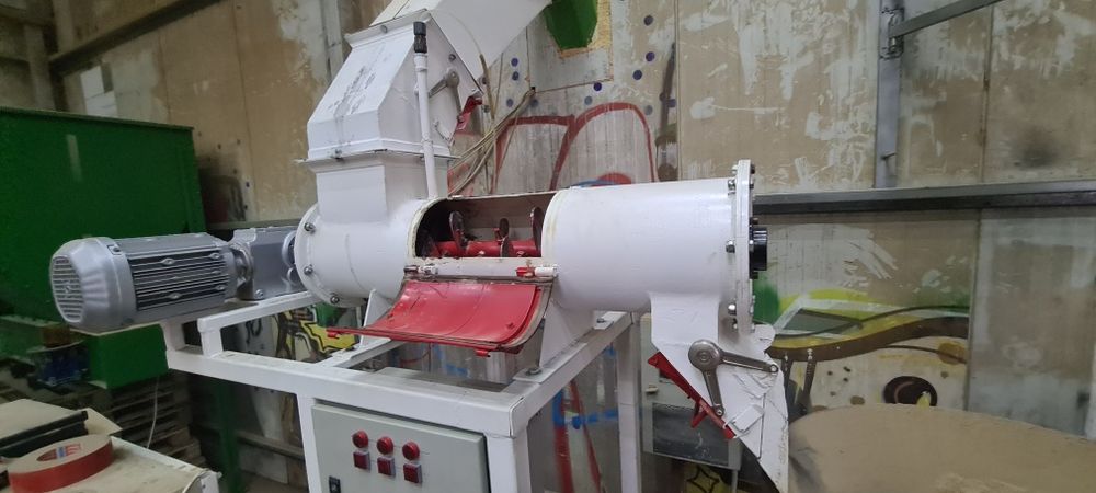 Mixer amestecator rumegus