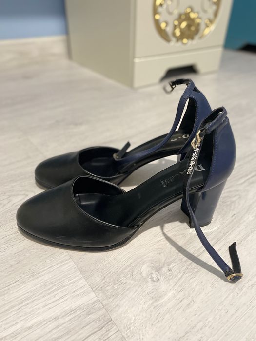 Женский туфли сатылады