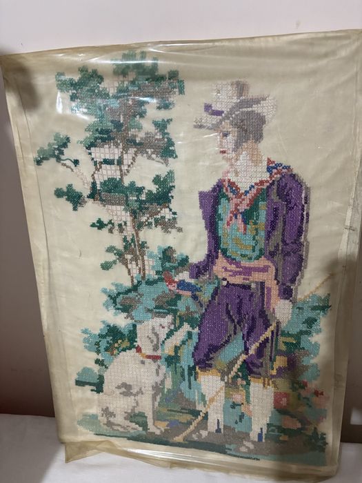 Картина вышита крестиком