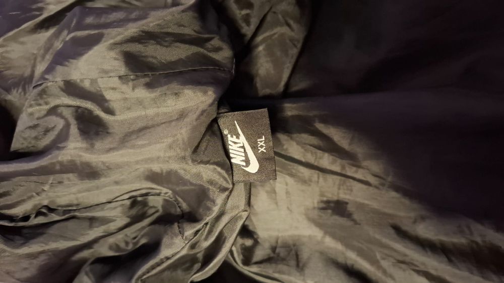 Geaca anti-vant Nike