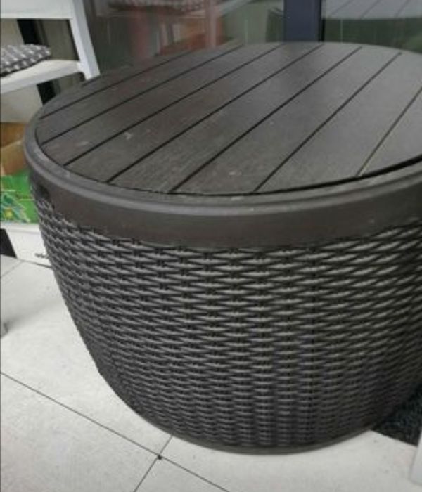 masa rotunda Rathan cu spatiu depozitare