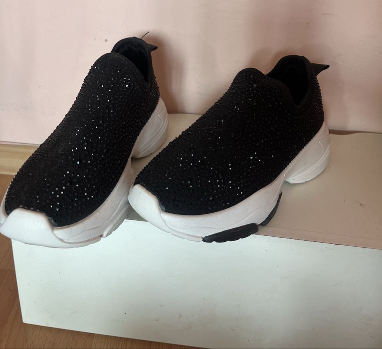 Дамски елегантни обувки с камъни