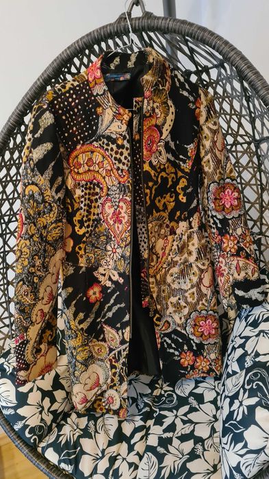 Vand 2 paltoane Desigual