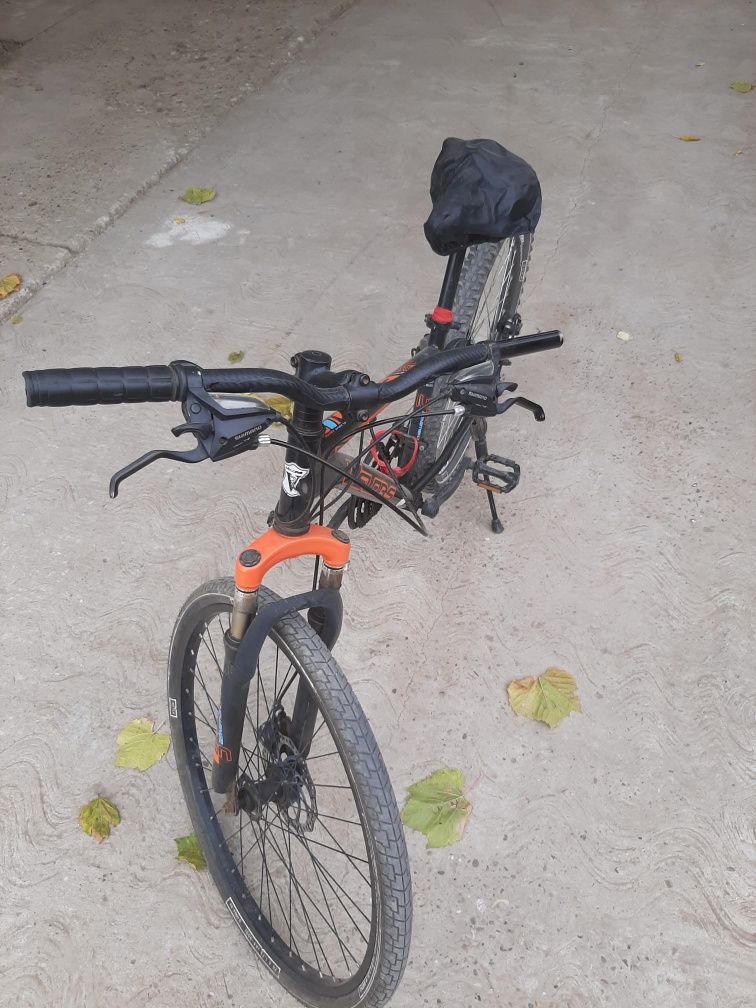 Vând două biciclete