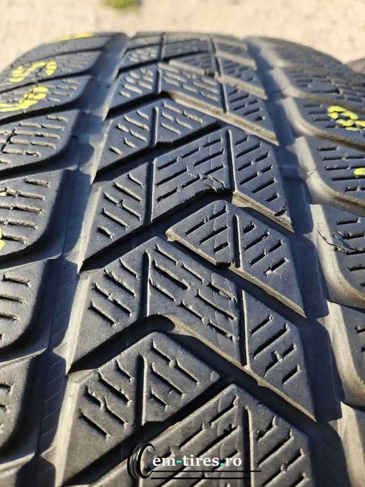 SET 4 Anvelope Iarna 235/65 R17 PIRELLI Scorpion Winter 108H