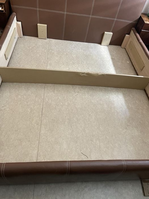 Кожена спалня без матрак