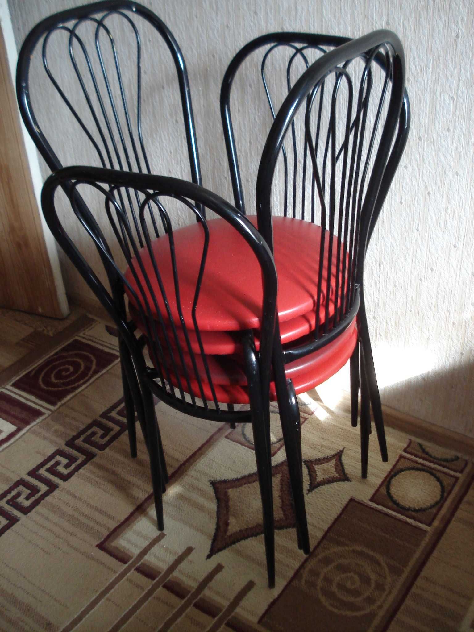 Металлические стулья для кафе