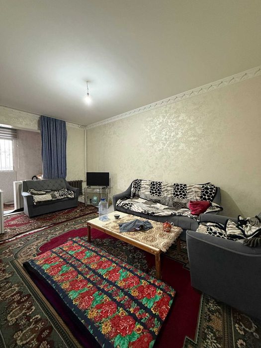 Юнусабад 11 кв  4-хона. Раздельный. 3-этаж/4. Срочно.