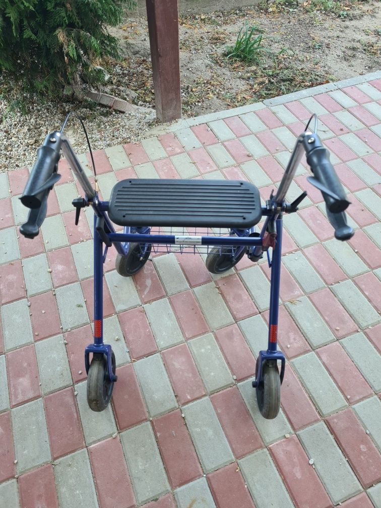 Cadru cu roti pentru persoane cu dizabilitati