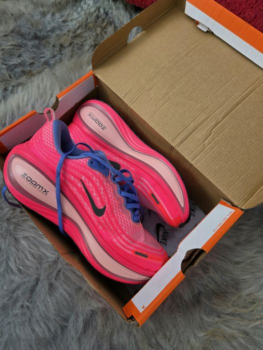 Nike Vomero 18 plus оригинални дамски сникърси нови 39 номер