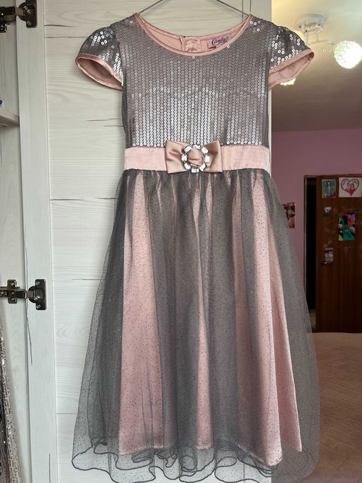 Страхотни момичешки рокли за различни поводи