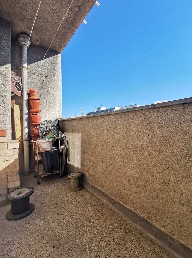 Продава се Тристаен апартамент в Русе, Център - 91 кв.м за 1528 €/кв.м - Снимка #13