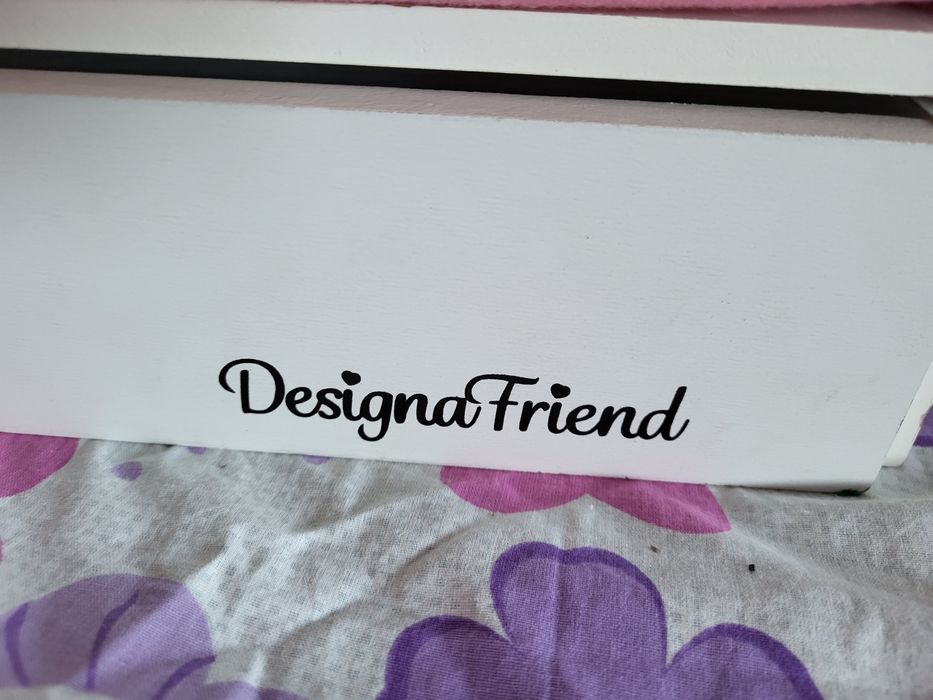 Papusa  și pătuț lemn  designa friend